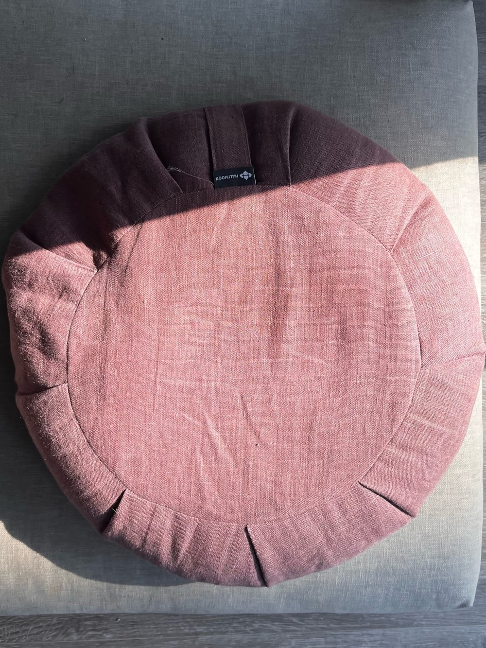 Halfmoon Meditation Round Cushion in Dusty Rose/Mauve